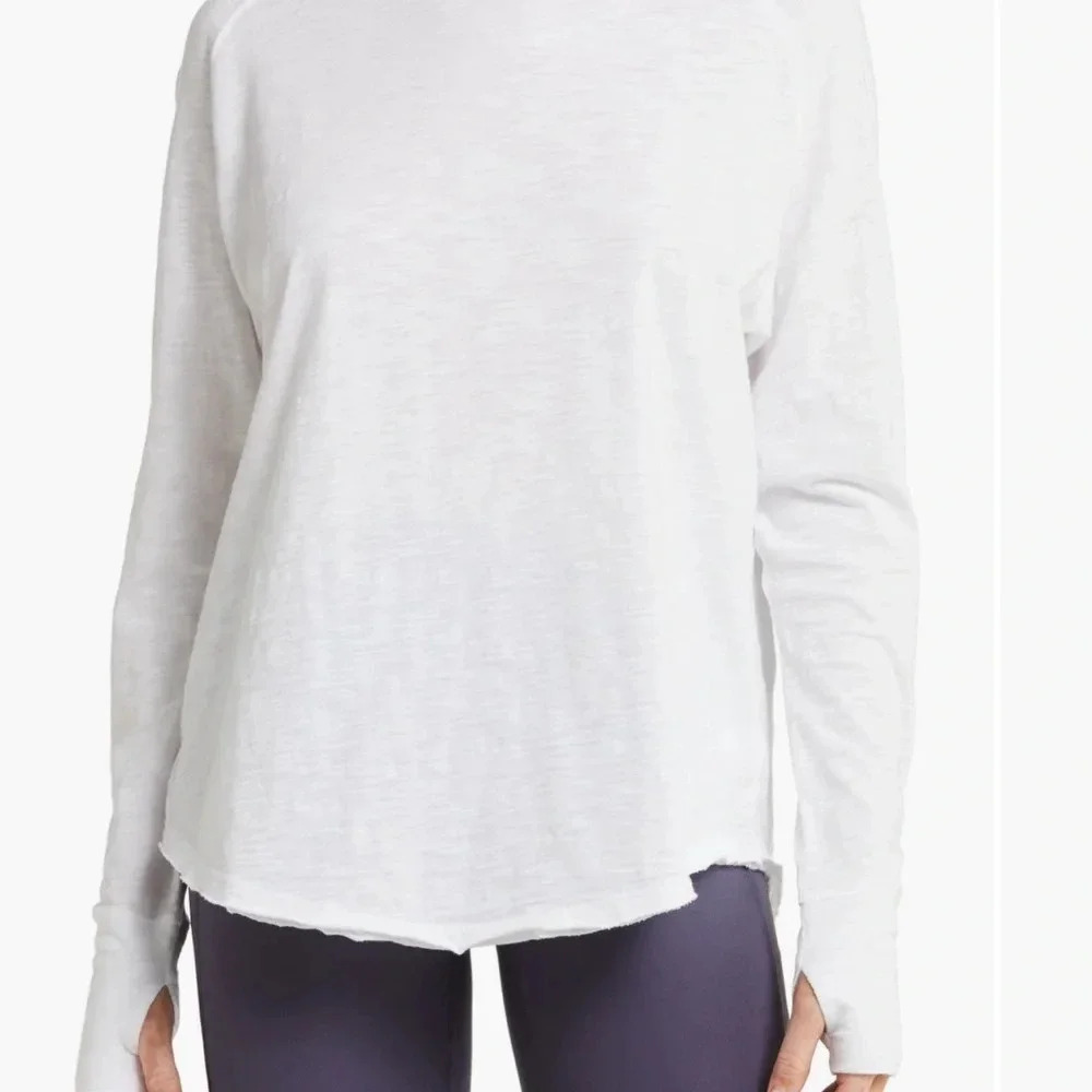 ZELLA WHITE LONG SLEEVE TOP WITH THUMB HOLES